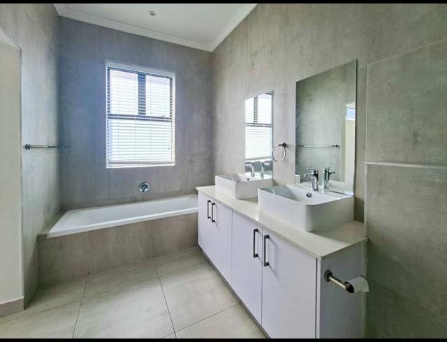 3 BEDROOM PROPERTY TO RENT IN KRAAIBOSCH PARK